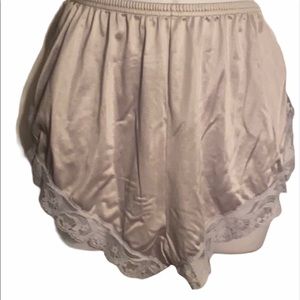 🟢Vintage Pieces. 4 Sm. pieces plus some freebies.